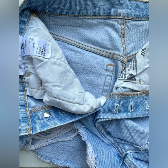 Levi’s Women’s denim shorts size 25 - Picture 6 of 6